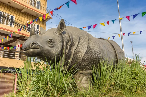 Sculpture Rhinocéros Dans Rue Principale Sauraha Népal — Photo