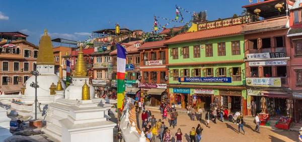 ネパール カトマンズのブダナートストゥーパ周辺のカラフルな建物のパノラマ — ストック写真