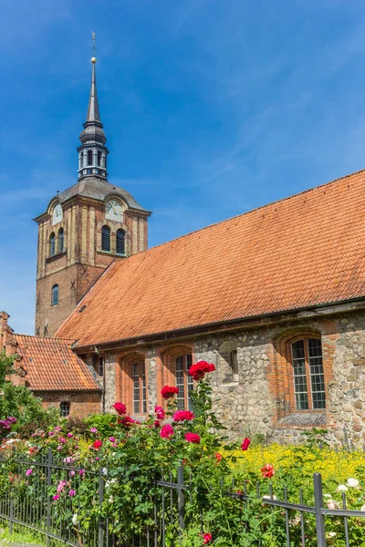 Bloemen Voor Johannis Kerk Flensburg Duitsland — Stockfoto