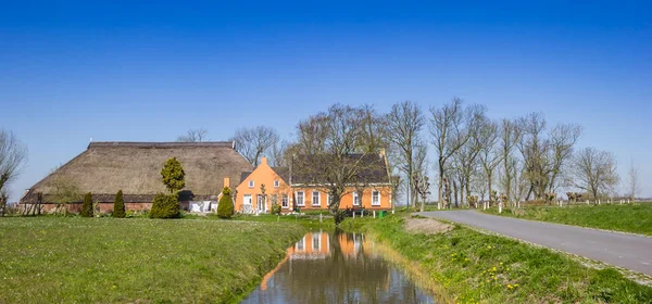 Panorama Van Een Oranje Boerderij Het Landschap Van Groningen Nederland — Stockfoto