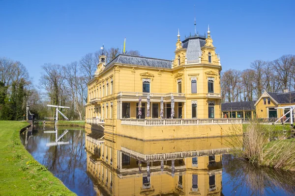 Nienoord Casa Refletida Lagoa Leek Países Baixos — Fotografia de Stock