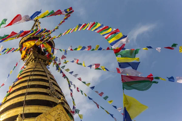 Bandiere Preghiera Presso Torre Oro Del Monumento Swayambhunath Kathmandu Nepal — Foto Stock