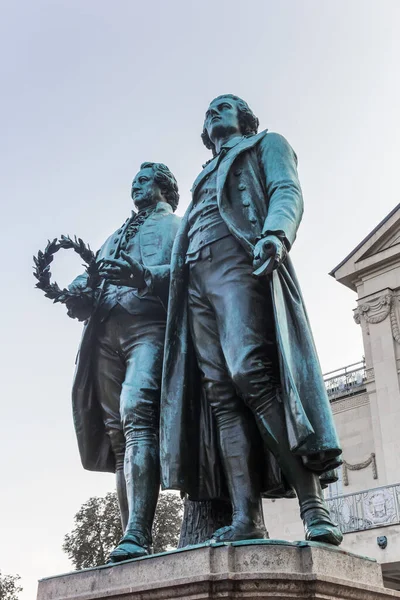 Estátua Dos Famosos Escritores Alemães Goethe Schiller Weimar Alemanha — Fotografia de Stock