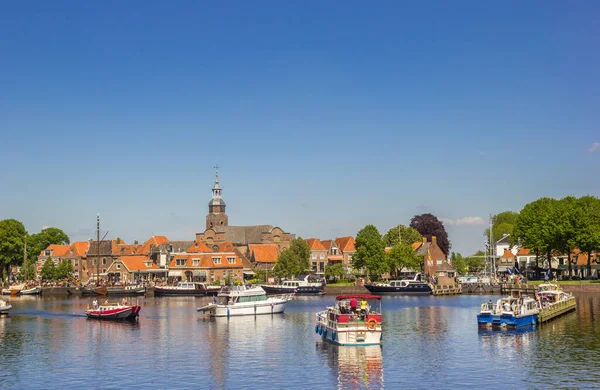 Schiffe Warten Auf Die Schleuse Historischen Fischerdorf Blokzijl Niederlande — Stockfoto