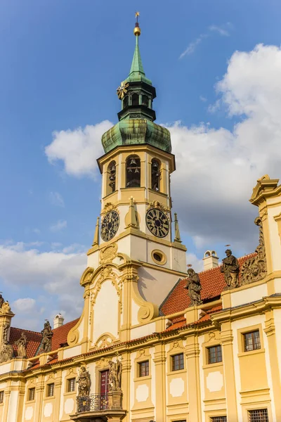 チェコ共和国プラハの歴史的ロレート修道院の塔 — ストック写真