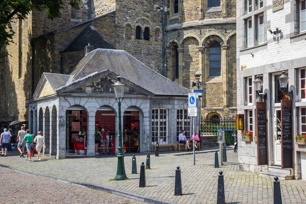 Pequeña Heladería Frente Basílica Nuestra Señora Maastricht Países Bajos — Foto de Stock