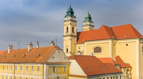 チェコのヴァルチツェにある聖母マリア教会のパノラマ — ストック写真