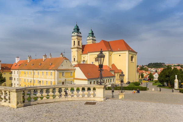 Kilátás Mária Templom Palota Tér Valtice Csehország — Stock Fotó