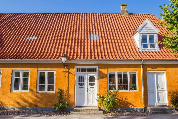 Fachada Frontal Una Casa Típica Danesa Christiansfeld Dinamarca —  Fotos de Stock