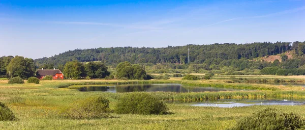 Panorama Czerwonego Gospodarstwa Rolnego Krajobrazie Niedaleko Hobro Dania — Zdjęcie stockowe