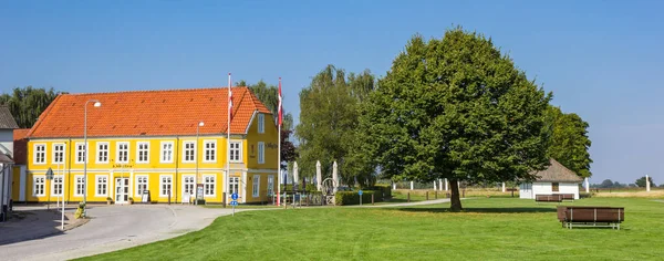 Panorama Barevného Žlutého Domu Jelling Dánsko — Stock fotografie
