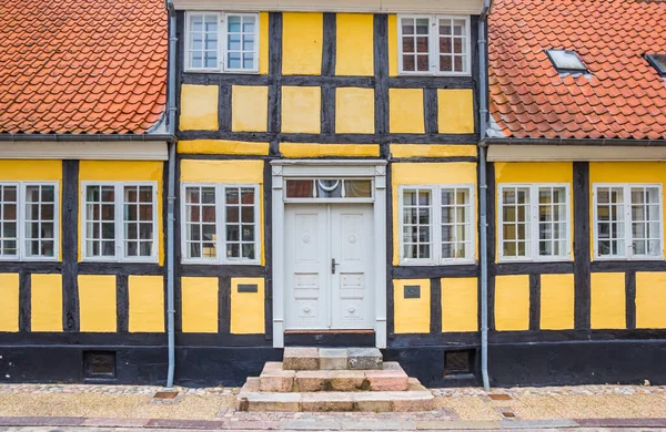 Facciata Anteriore Una Casa Graticcio Gialla Viborg Danimarca — Foto Stock