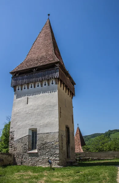 Torre de la iglesia fortificada de la ciudad rumana Biertan — Foto de Stock