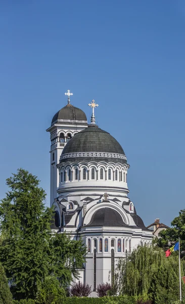 White orthodox cathedral in Transylvanian Sighisoara — Stock Photo, Image