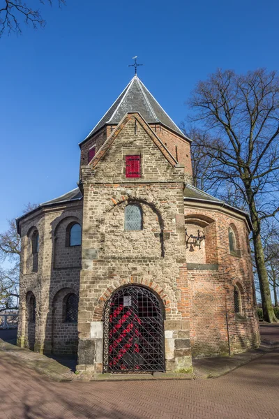 Kościół Sint Nicolaas w parku Valkhof w Nijmegen — Zdjęcie stockowe