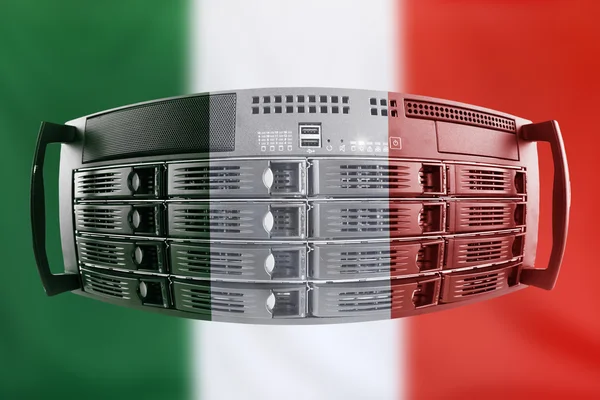 服务器与意大利国旗的国家概念 — 图库照片