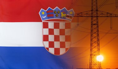 Gün batımı elektrik direğinden ile enerji kavram Hırvatistan bayrağı