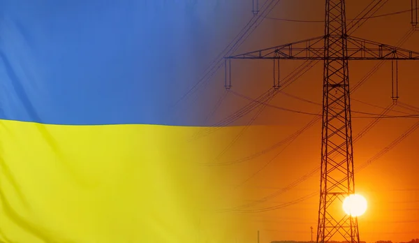 Concept énergétique Ukraine Drapeau avec poteau électrique au coucher du soleil — Photo