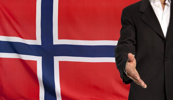 Offene Hand und Norwegen-Fahne im Hintergrund — Stockfoto