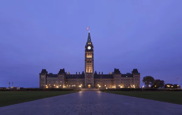 Ottawa parliament at morning twilight — Stock Photo, Image