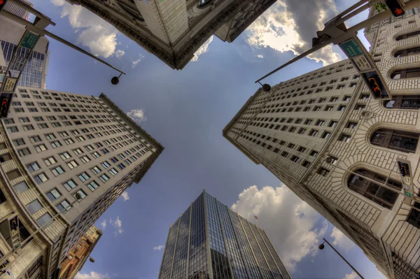 Cincinnati skyscraper with blue sky — Stock Photo, Image