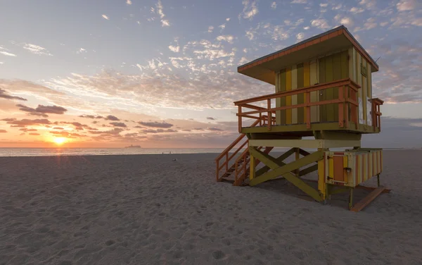 日出时的迈阿密海滩救援小屋 — 图库照片