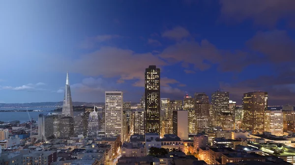 San Francisco manzarası alacakaranlık geçiş — Stok fotoğraf