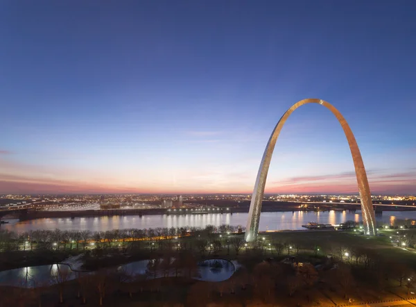 St Louis Gateway Arch nascer do sol — Fotografia de Stock