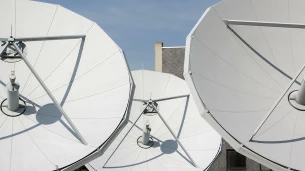 Time lapse satellite dishes — Stock Video