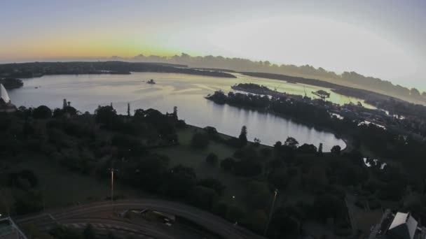 Время восхода Солнца в районе Сиднейского залива — стоковое видео