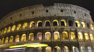 Colosseum amfi tiyatro, Roma önünde trafik