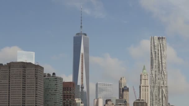 Manhattan siluetinin Dünya Ticaret Merkezi ile — Stok video