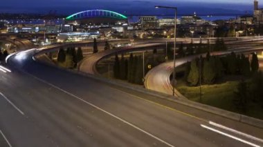 Seattle manzarası önünde karayolu üzerinde Rating