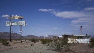 tarihi Road Runner'ın geri çekilme diner harabe