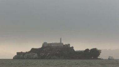 Alcatraz Adası siste