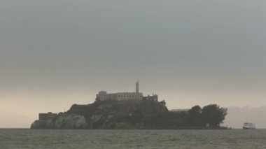 Alcatraz Adası siste