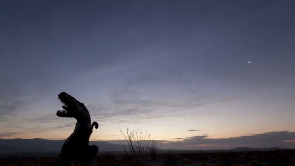 Desert sunrise with a silhouette of a dinosaur — Stock Video