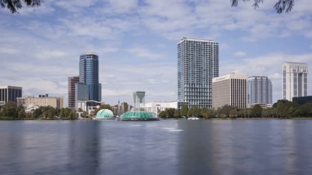 Orlando skyline vom eola-see — Stockvideo