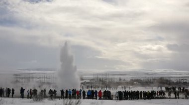 Slowmotion Şofben Strokkur Erüpsiyonu İzlanda