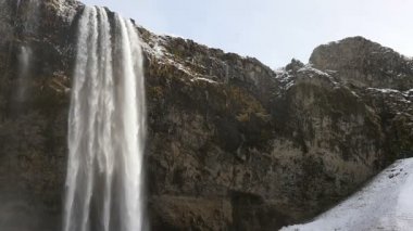 Slowmotion Seljalandsfoss şelale eğimli atış