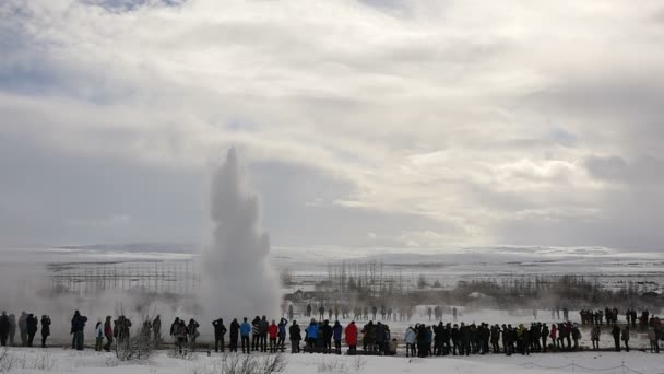 Geiser Strokkur Erupción Islandia — Vídeo de stock