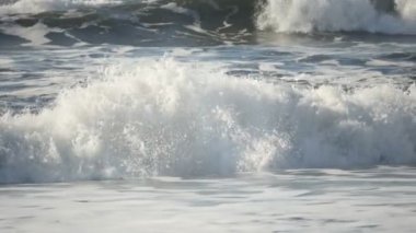 Slowmotion okyanus dalgaları Breaking