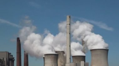 Kirletici fabrika görünümü