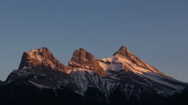 Красиві гірські вершини — стокове відео