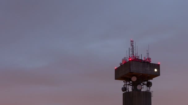 Parte superior de la torre de energía — Vídeo de stock