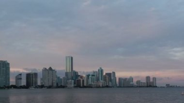 Zaman atlamalı Miami Skyline pan atış
