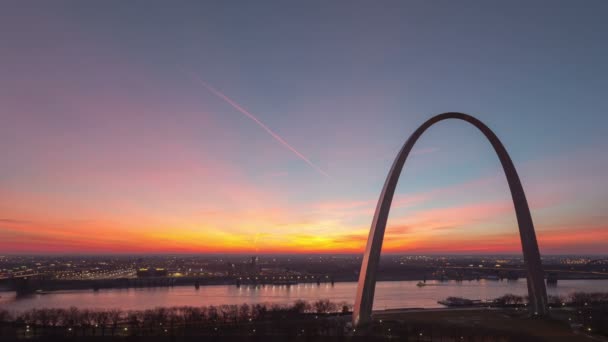 Time lapse St Louis Gateway Vista del cielo del arco — Vídeo de stock