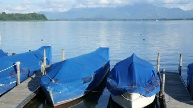 Tekneleri iskeleye bağladı