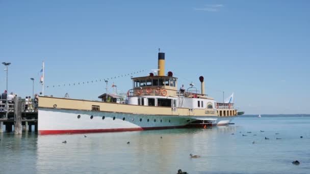 Туристический крейсер в Кимзее — стоковое видео