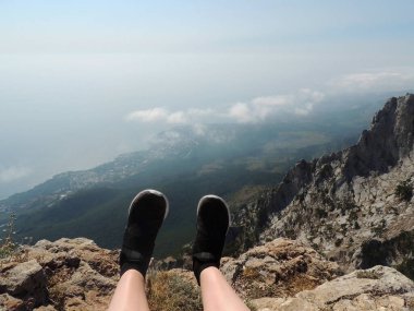 Dağda yürüyüş ayakkabıları       